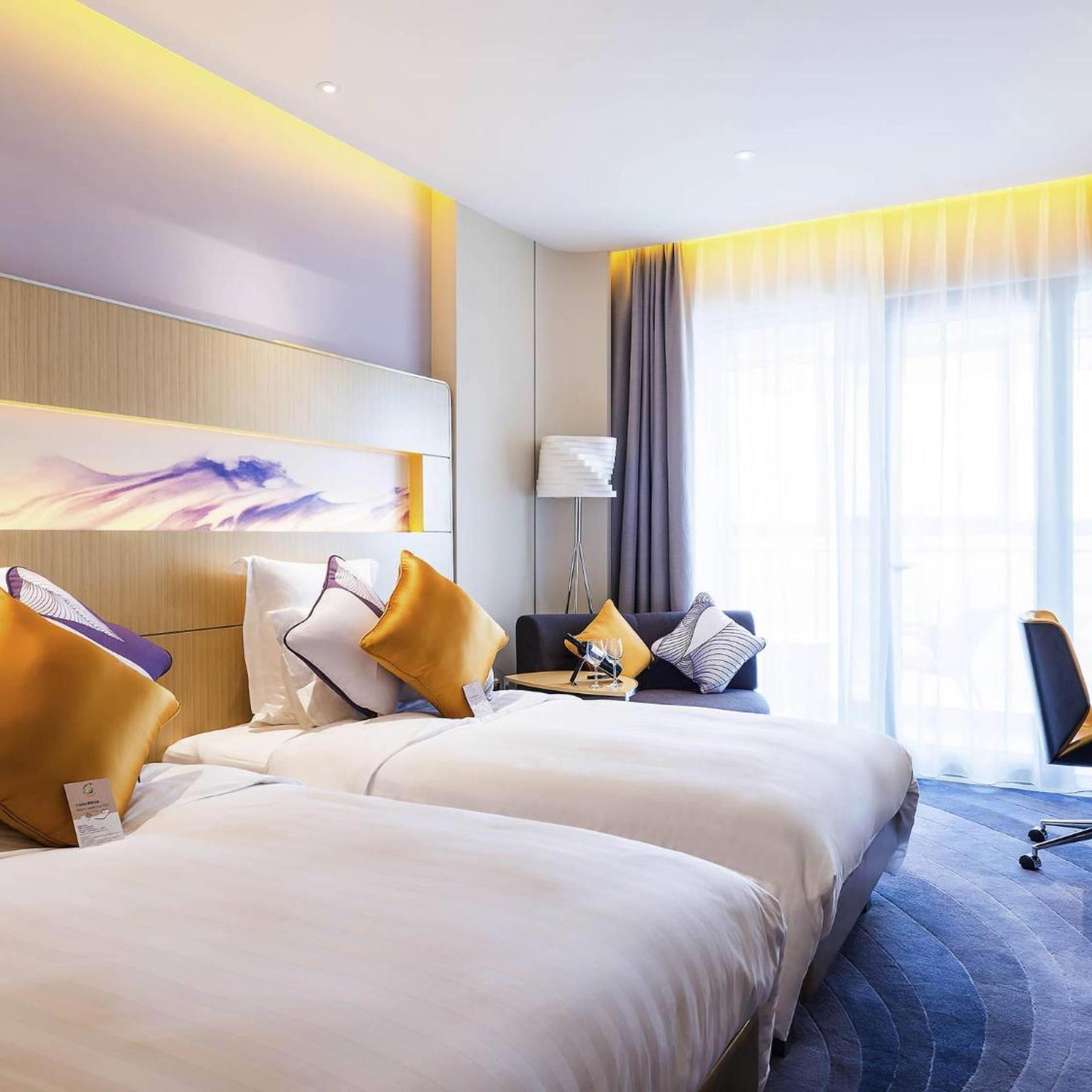 Deluxe, Twin Beds, Lake View