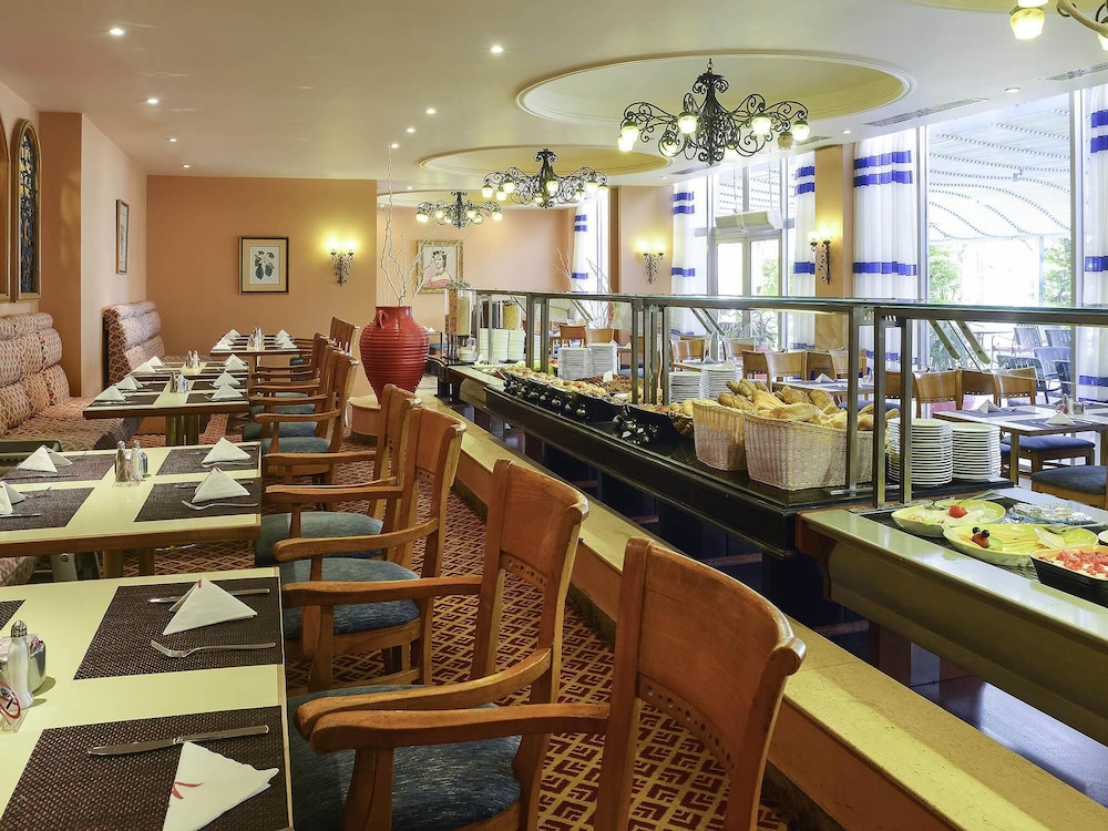 restaurant cafeteria