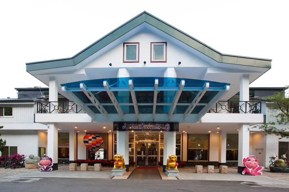 Lakeside Resort Hotel 3/50
