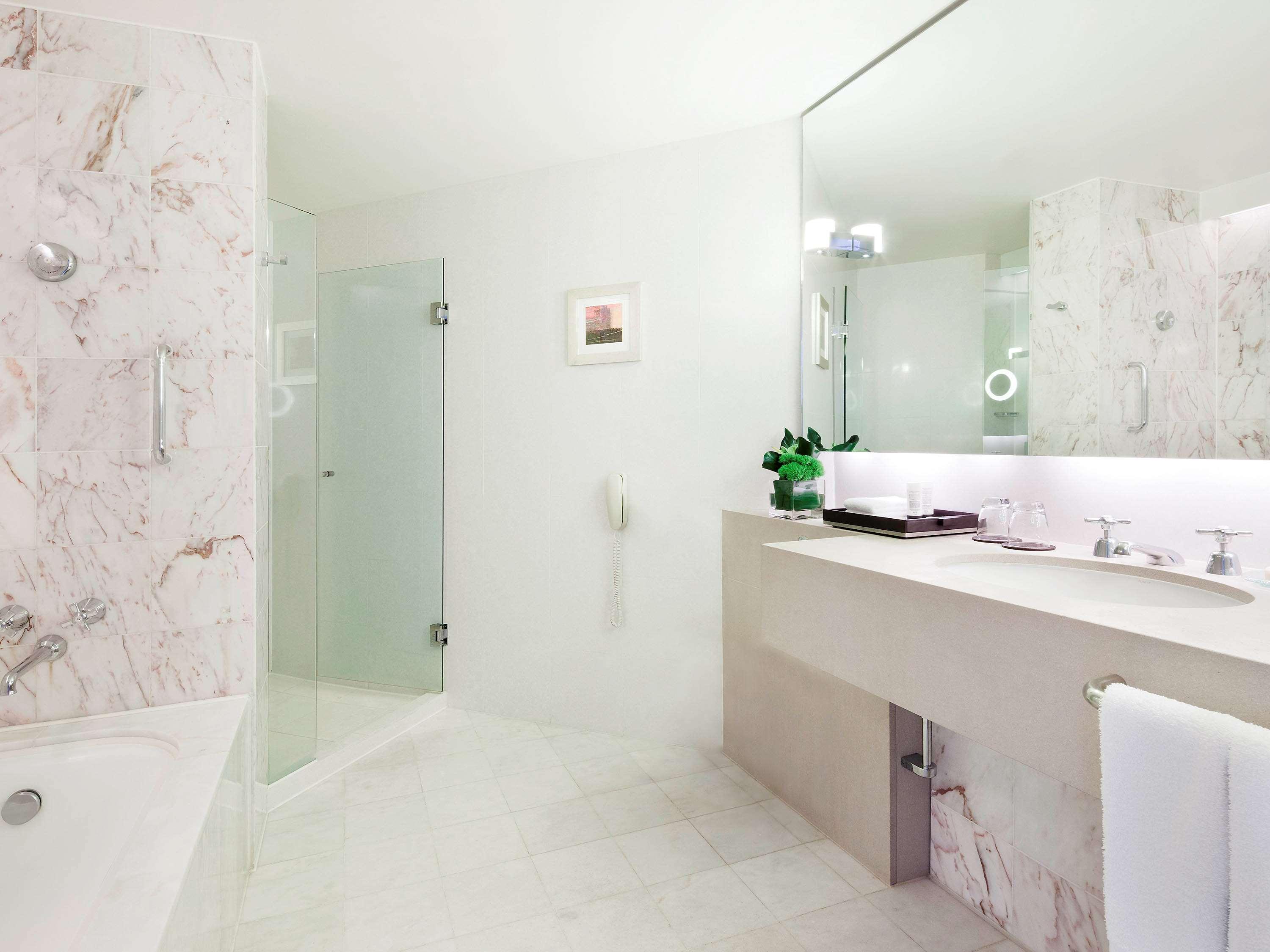 Junior Suite, King Bed, Bay View، Sofitel Melbourne On Collins 3/3