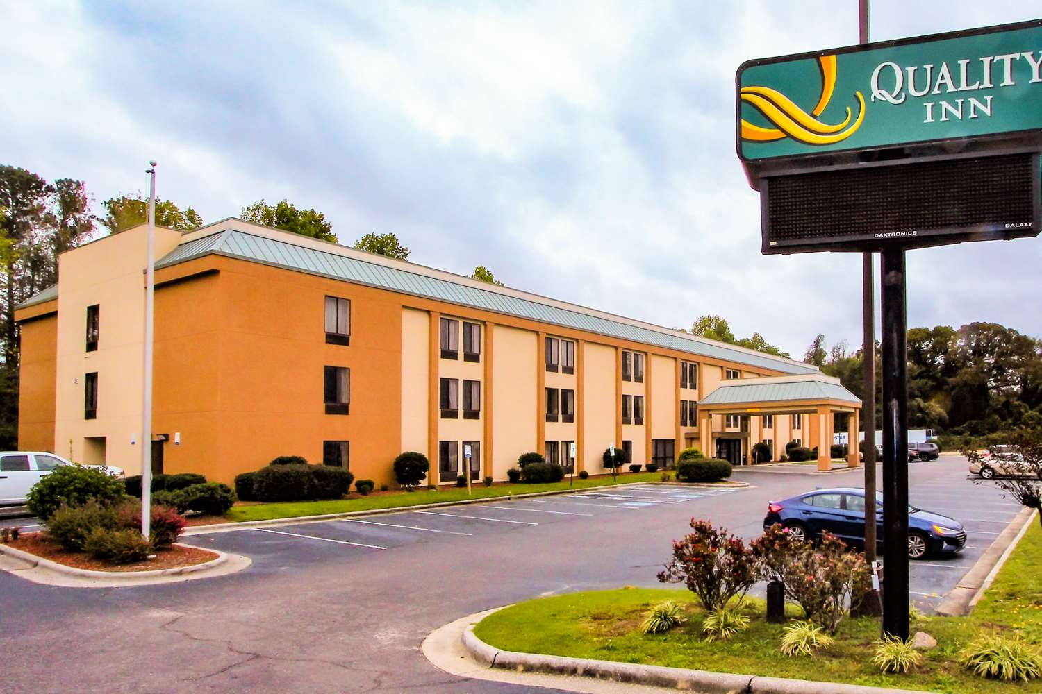 La Quinta Inn & Suites by Wyndham Fayetteville I-95 2/29