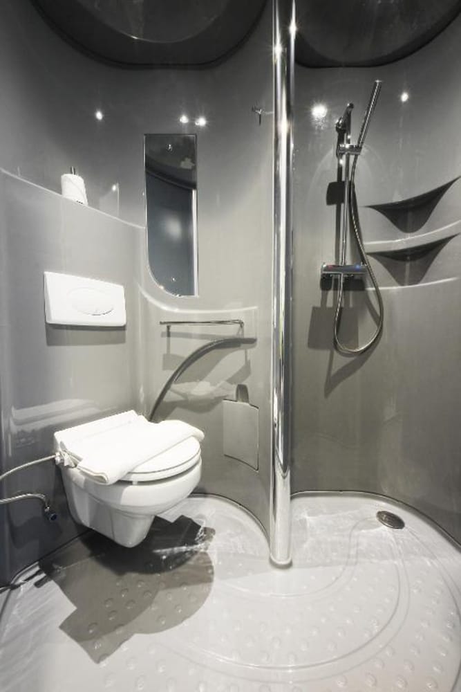 Pop Hotel Bsd City Tangerang 37/39