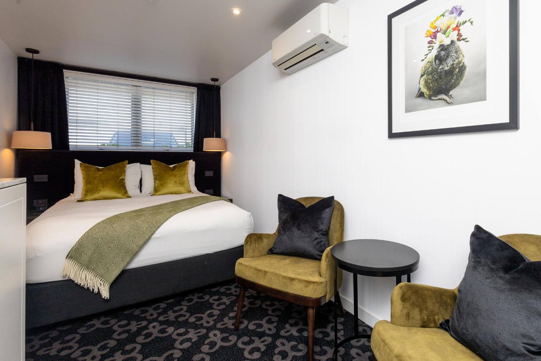 Petite, Double Bed