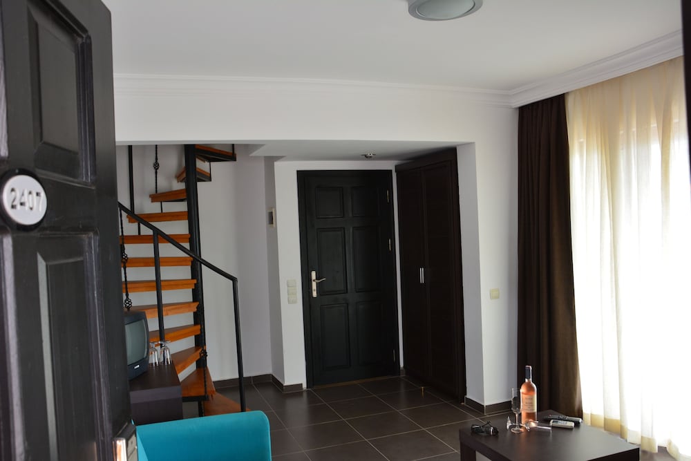 Kalamar Hotel 28/71