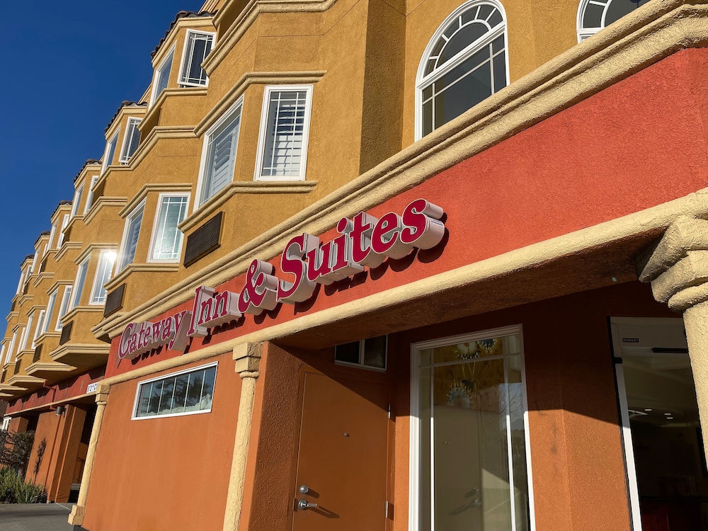 Gateway Inn and Suites Hotel 7/46