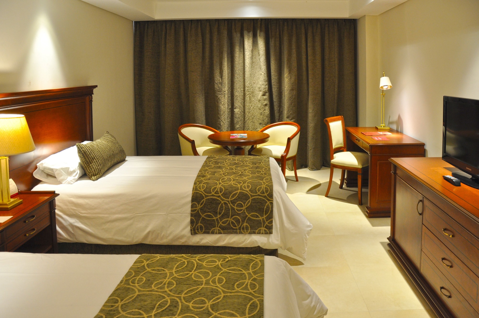 Deluxe, Twin Beds