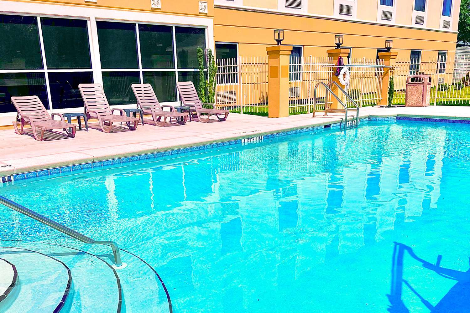 Comfort Inn & Suites Marianna I-10 24/38
