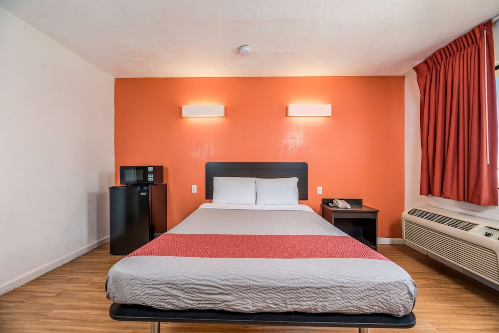 Motel6 Westley Ca 24/40