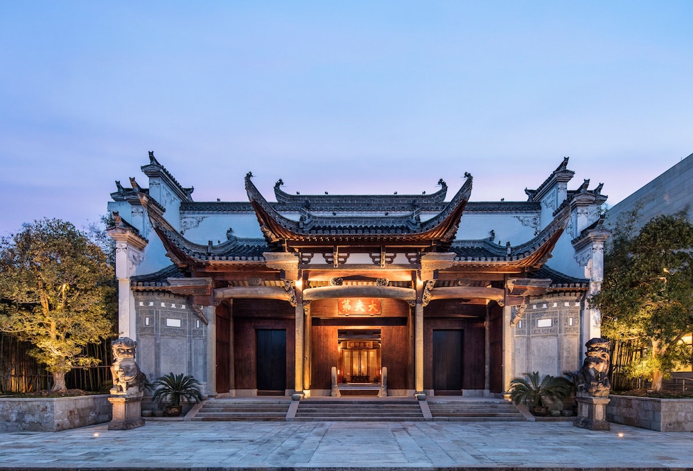 Ahn Luh Zhujiajiao in SHANGHAI