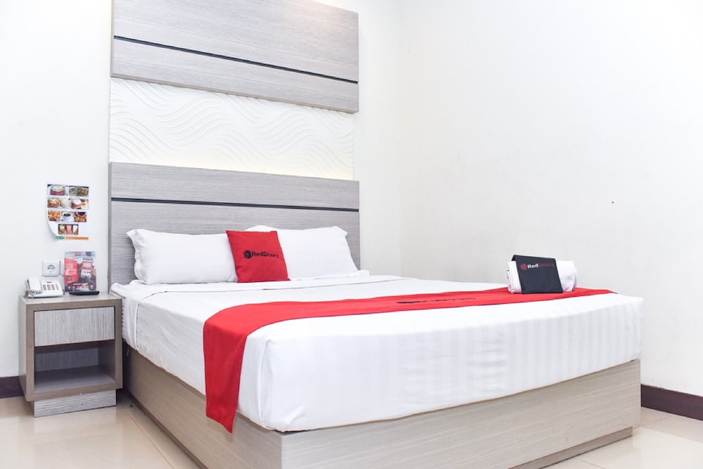 Reddoorz Plus Near Makassar Town Square 7/21