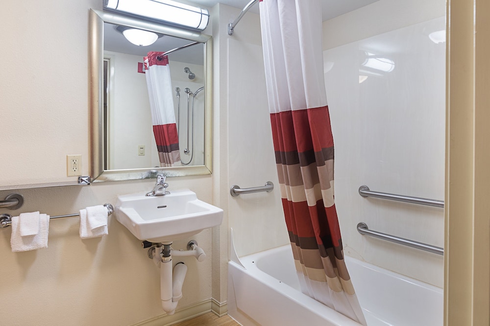 Red Roof Inn Detroit - Farmington Hills 5/9