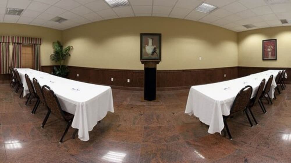 Holiday Inn Express Salado-Belton 41/45
