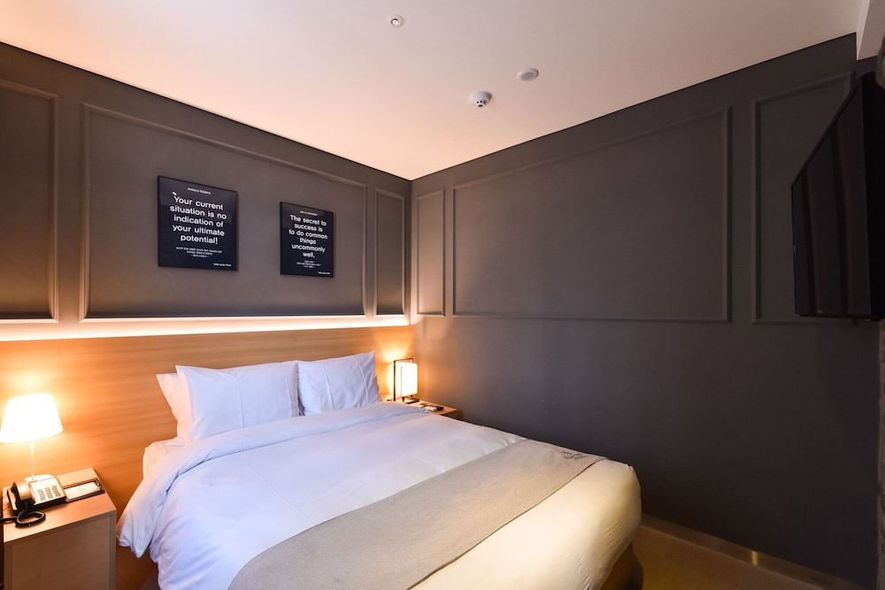 Vella Suite Hotel 14/50