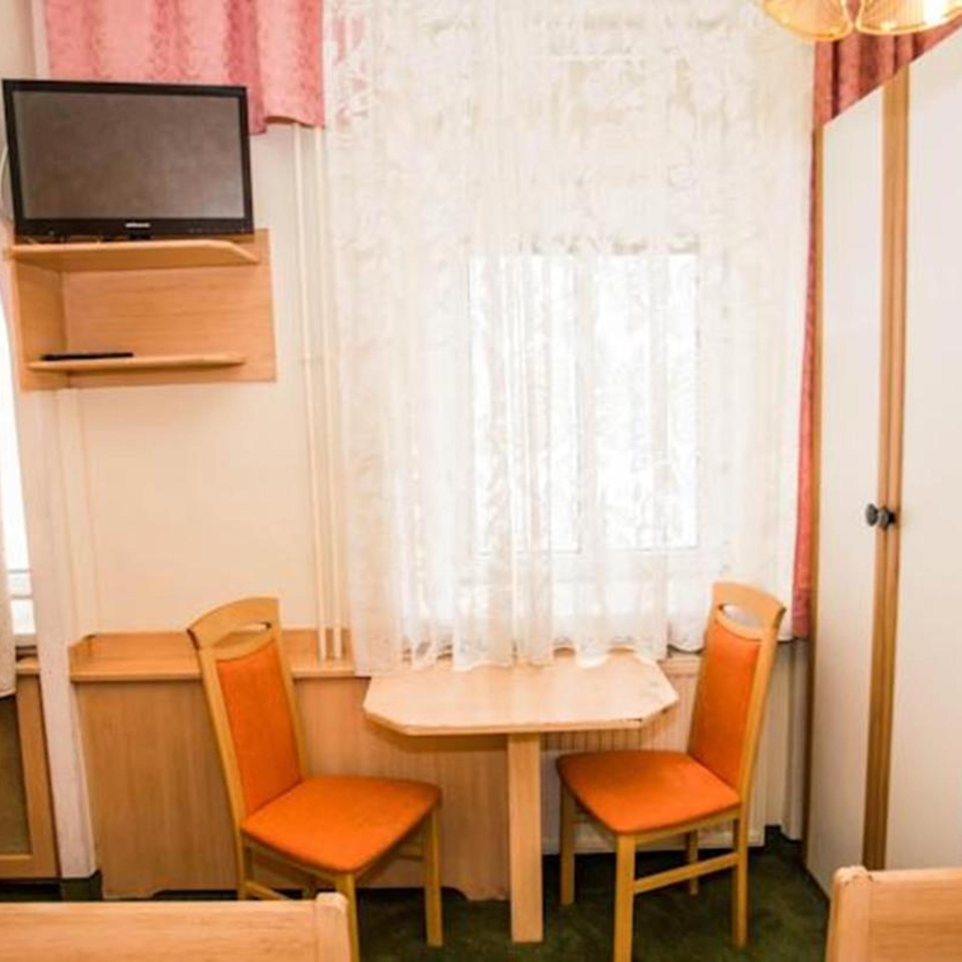 Hadrigan Hotel 68/69