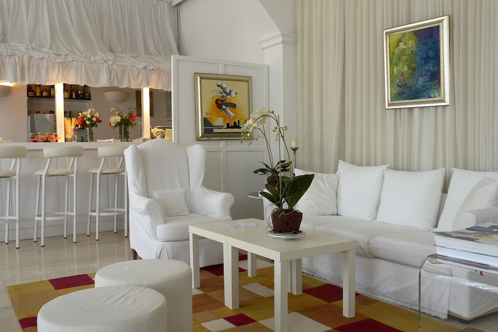 Paradise Art Hotel 39/57
