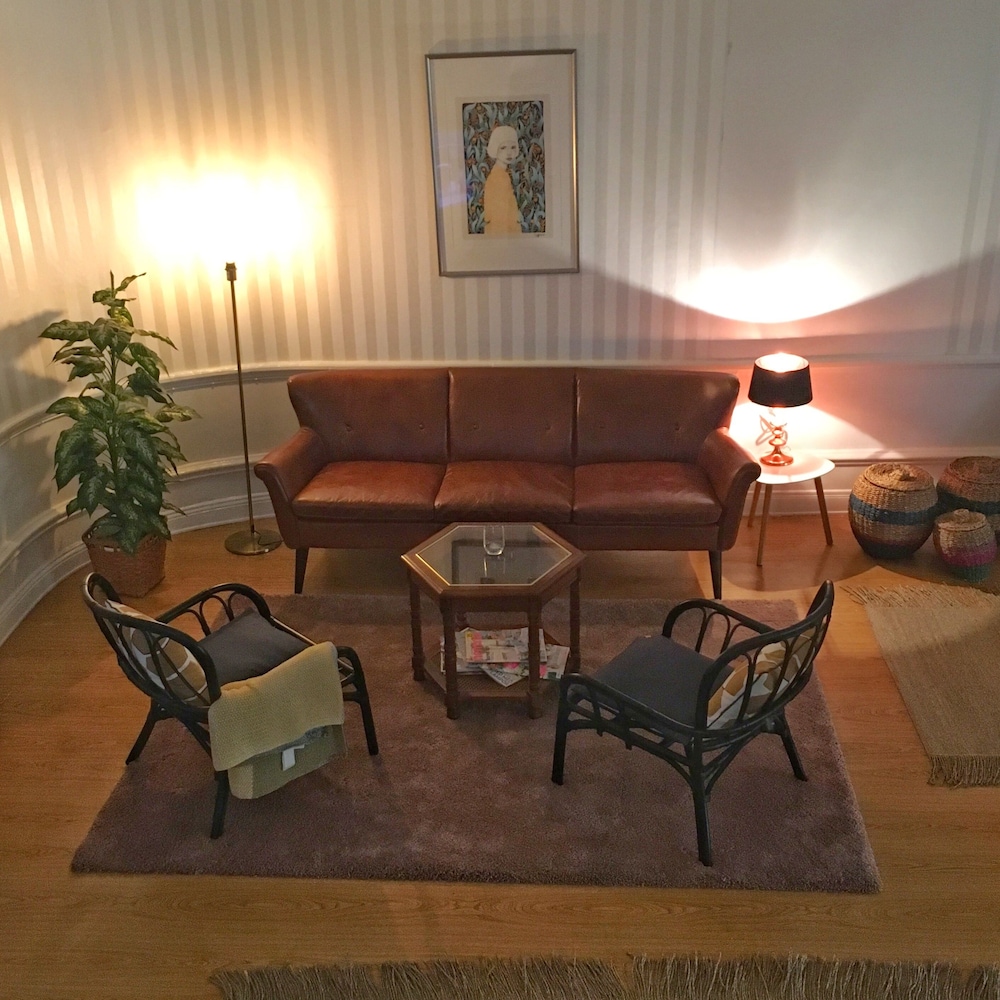 Morris Hotel 25/34