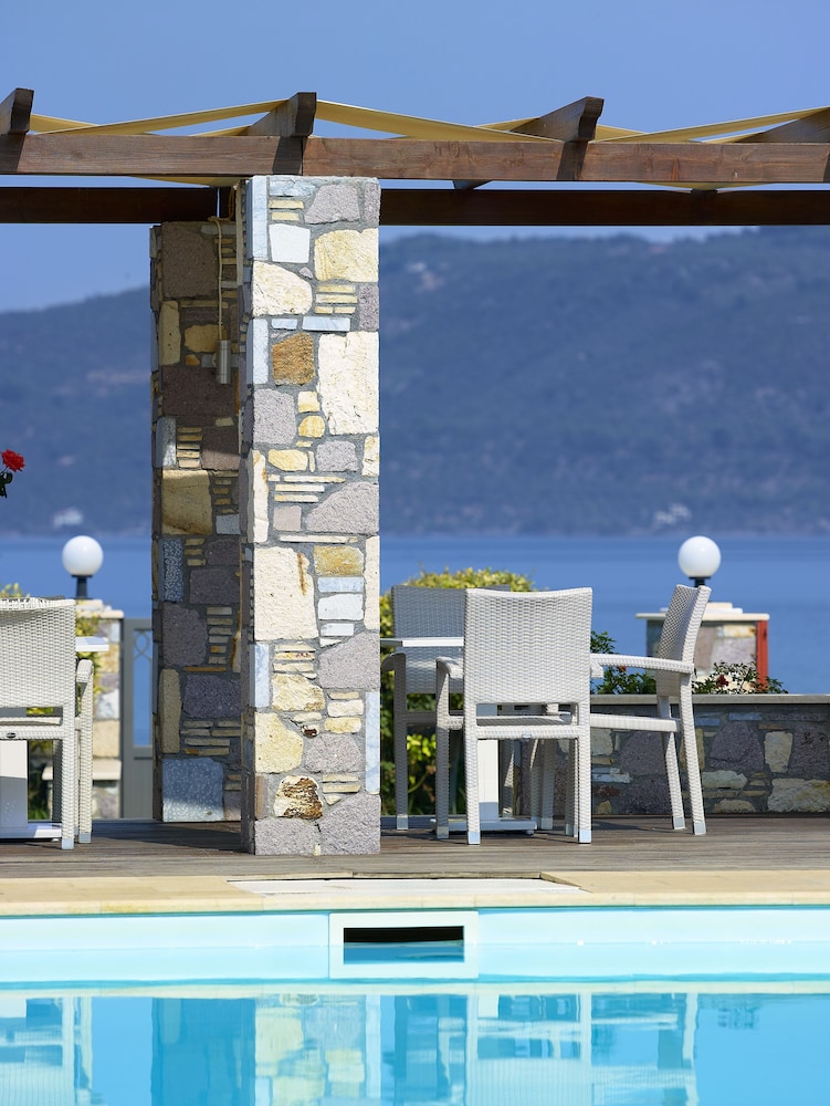 Aeolis Apartments & Studios 4/67