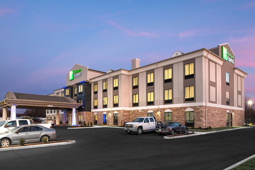 Holiday Inn Express Hutchinson 3/47