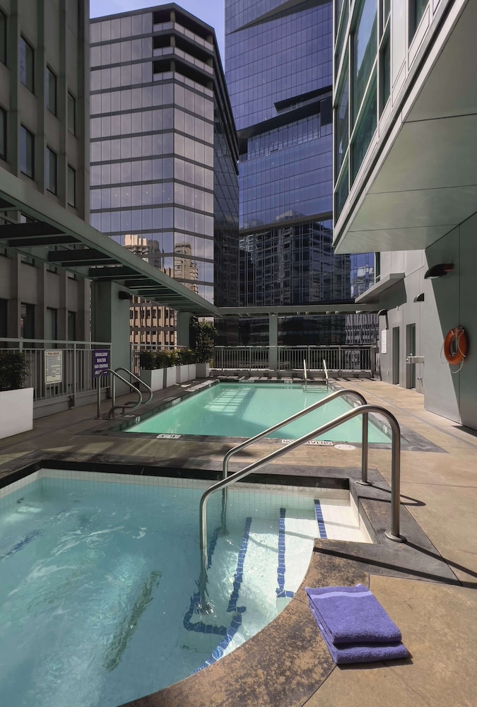 Coast Coal Harbour Hotel 36/64