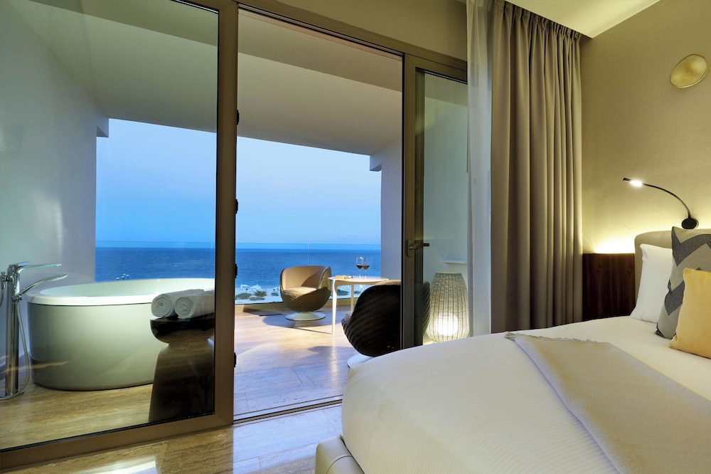 Select, Loft, Family, Suite, Single, King Bed, Hot Tub, Terrace