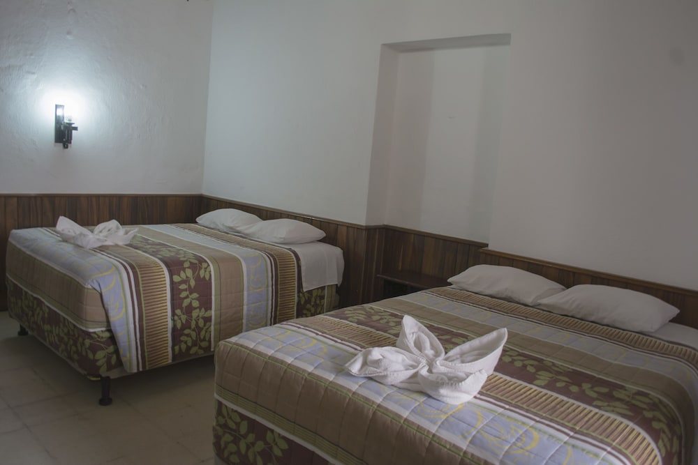 STANDARD, 2 DOUBLE BEDS