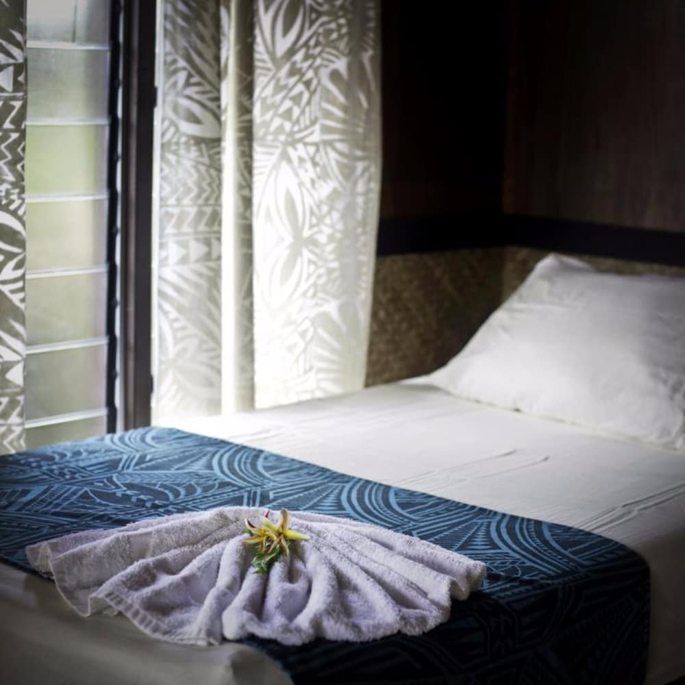Orator Hotel Samoa 27/65