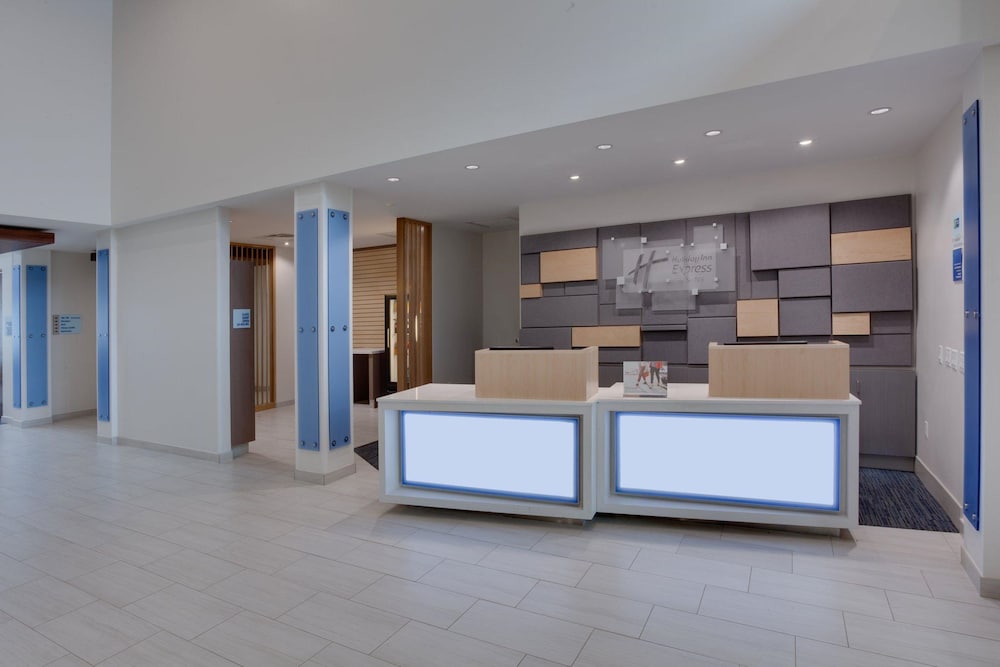 Holiday Inn Express Hotel Suites Clewiston 8/46