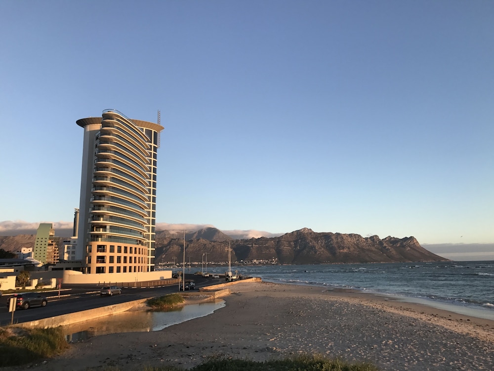 Loddeys Ocean View Apartments 7/10