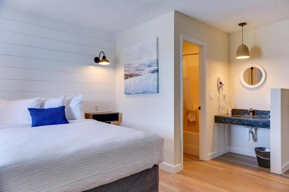 Bedtime Inn & Suites 18/28