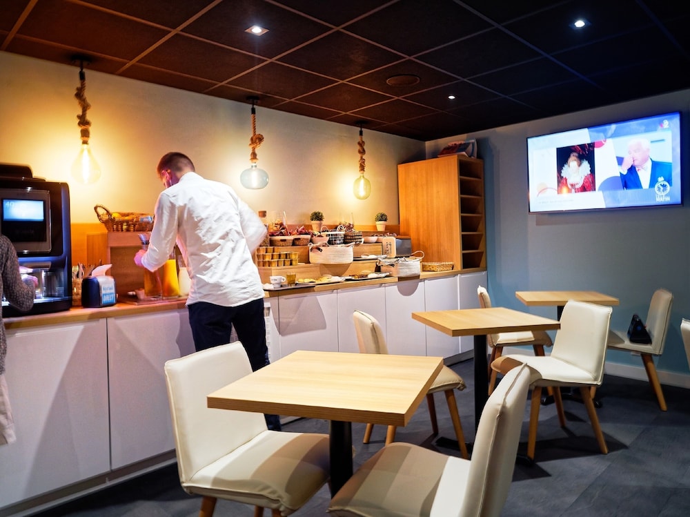 Kyriad Direct Saint Brieuc (Blue Hotel) 32/47