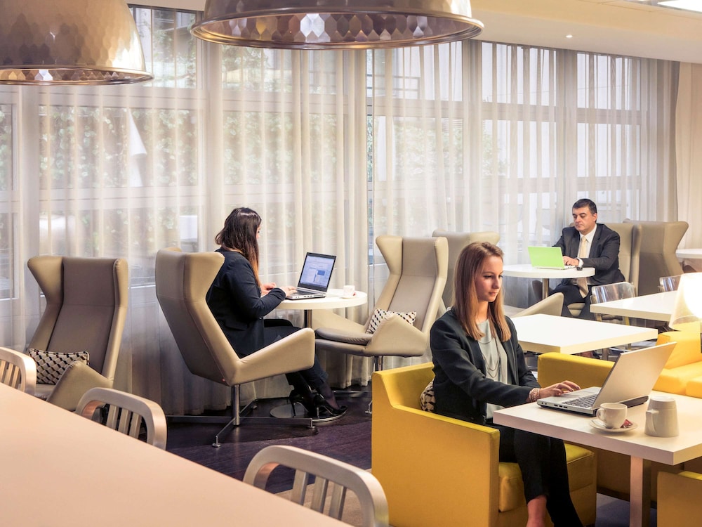 Mercure Paris Massy Gare TGV 37/76
