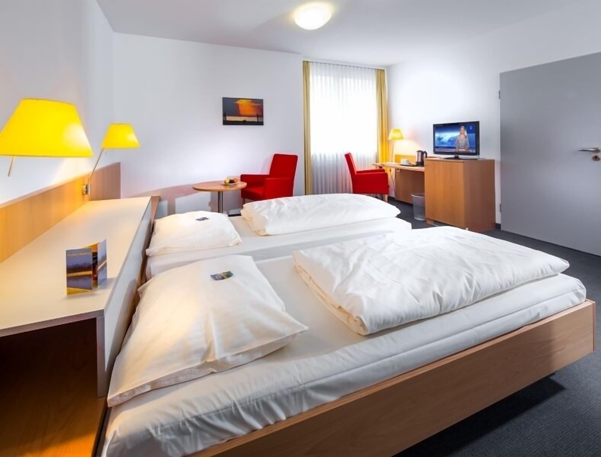 ROOM, DOUBLE BED