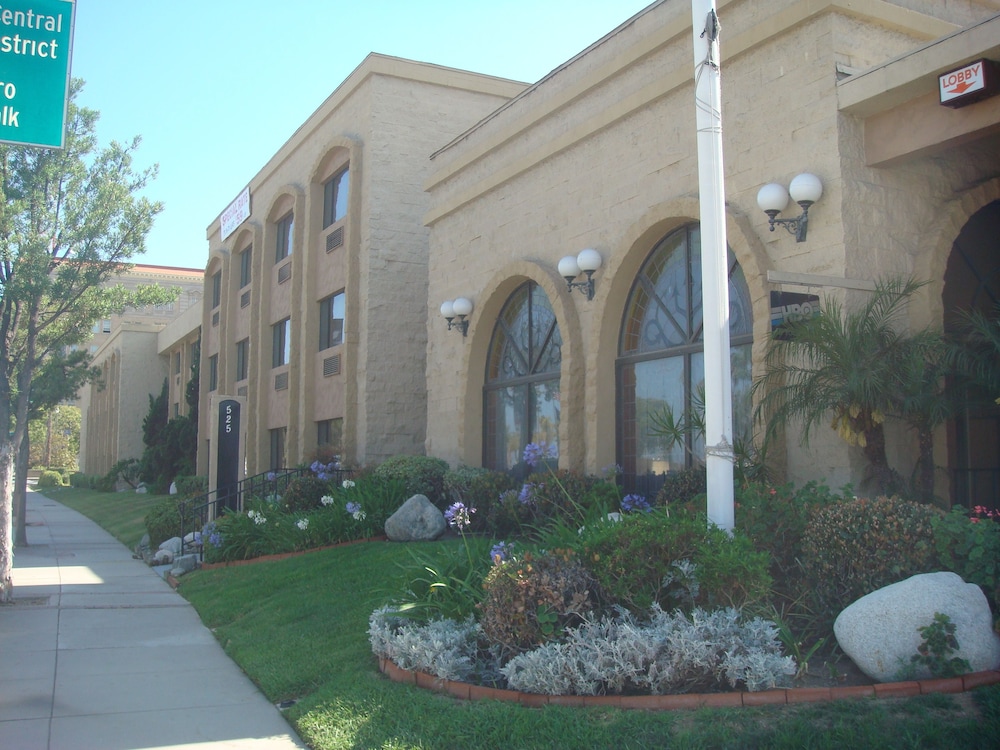 Portside Inn & Suites 54/58