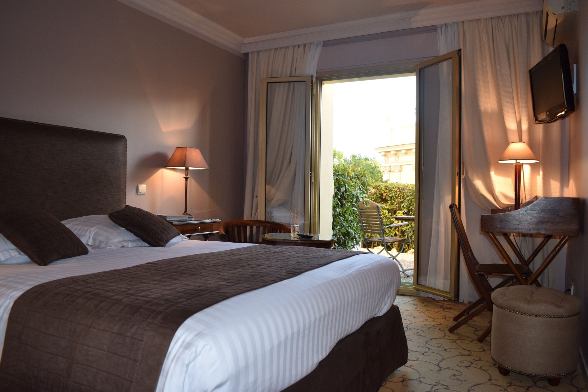 DELUXE, GARDEN VIEW