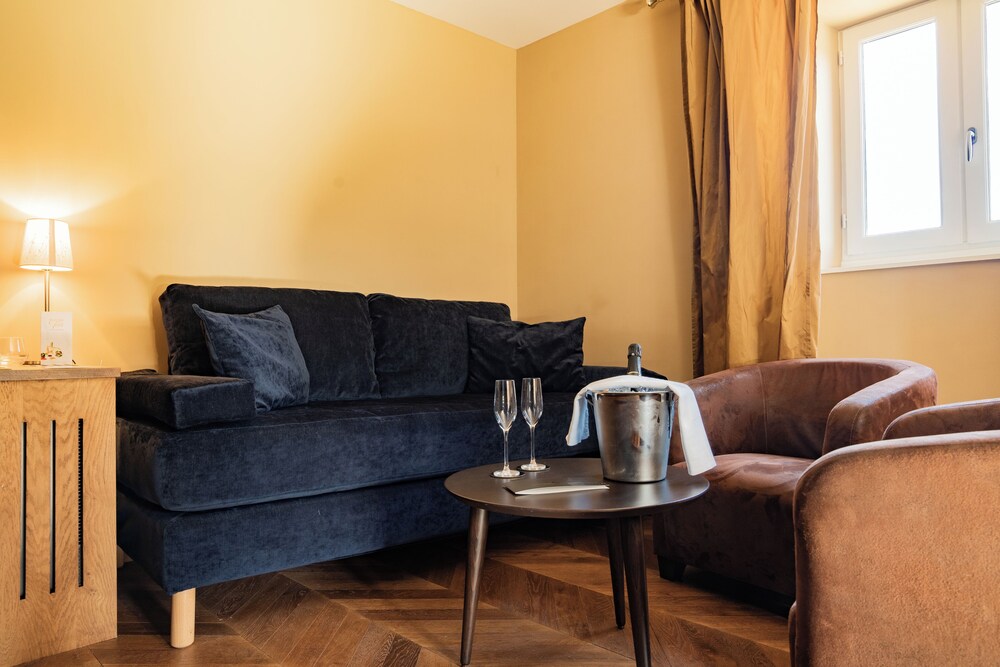 AUBERGE DE LA TOUR 27/40