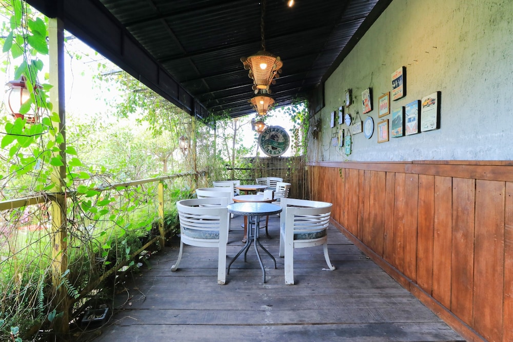 Labuana Homestay & Cafe Garden by ZUZU 6/26