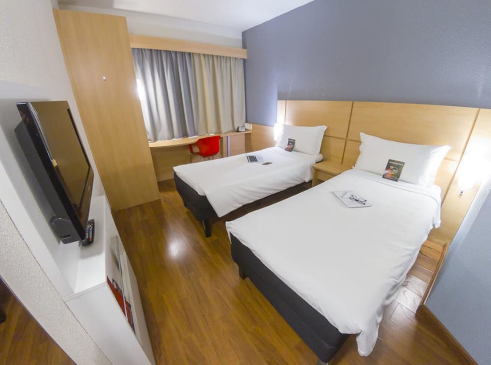Ibis Joinville 17/58