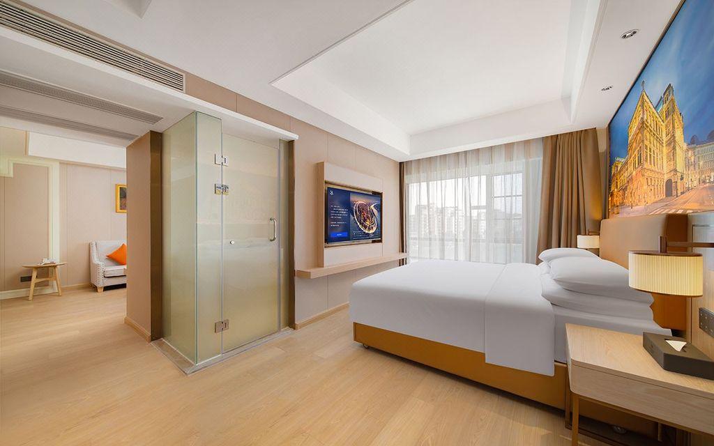 BUSINESS, SUITE