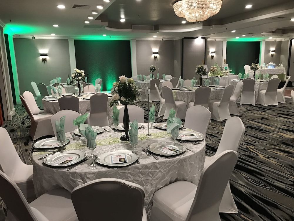 Adria Hotel And Conference Center 52/57