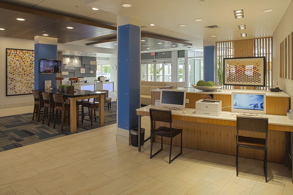 Holiday Inn Express Suites Boise Airport 51/80