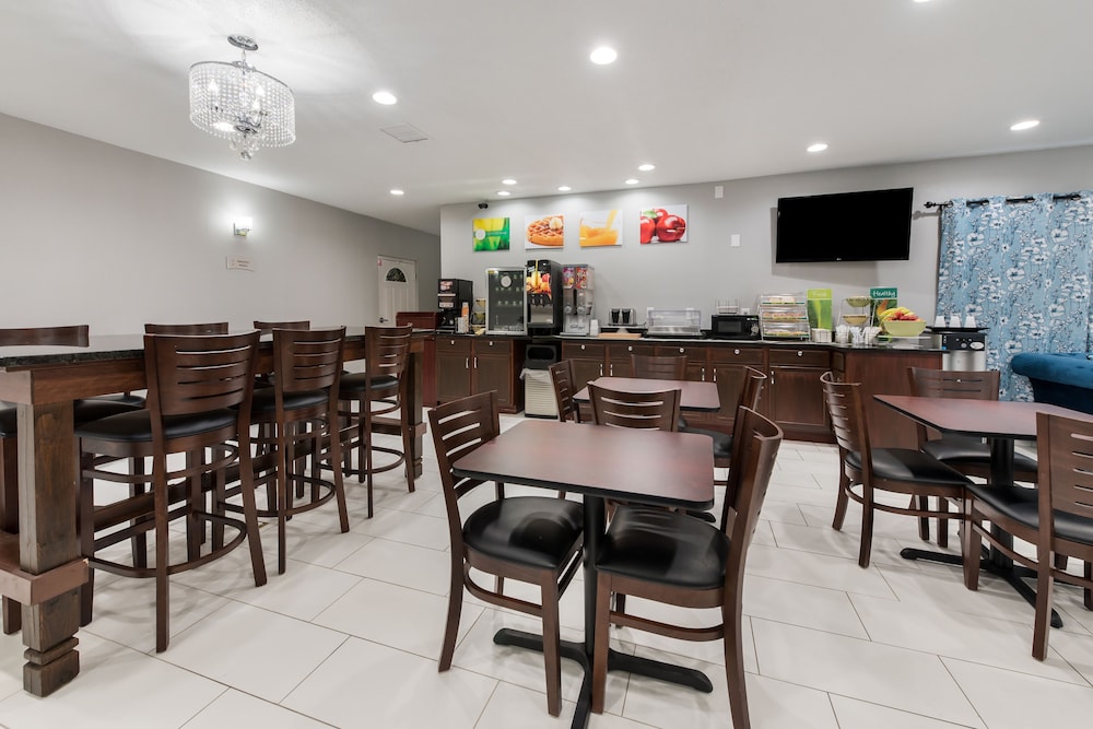 Quality Inn & Suites Cincinnati Uptown Norwood 37/45