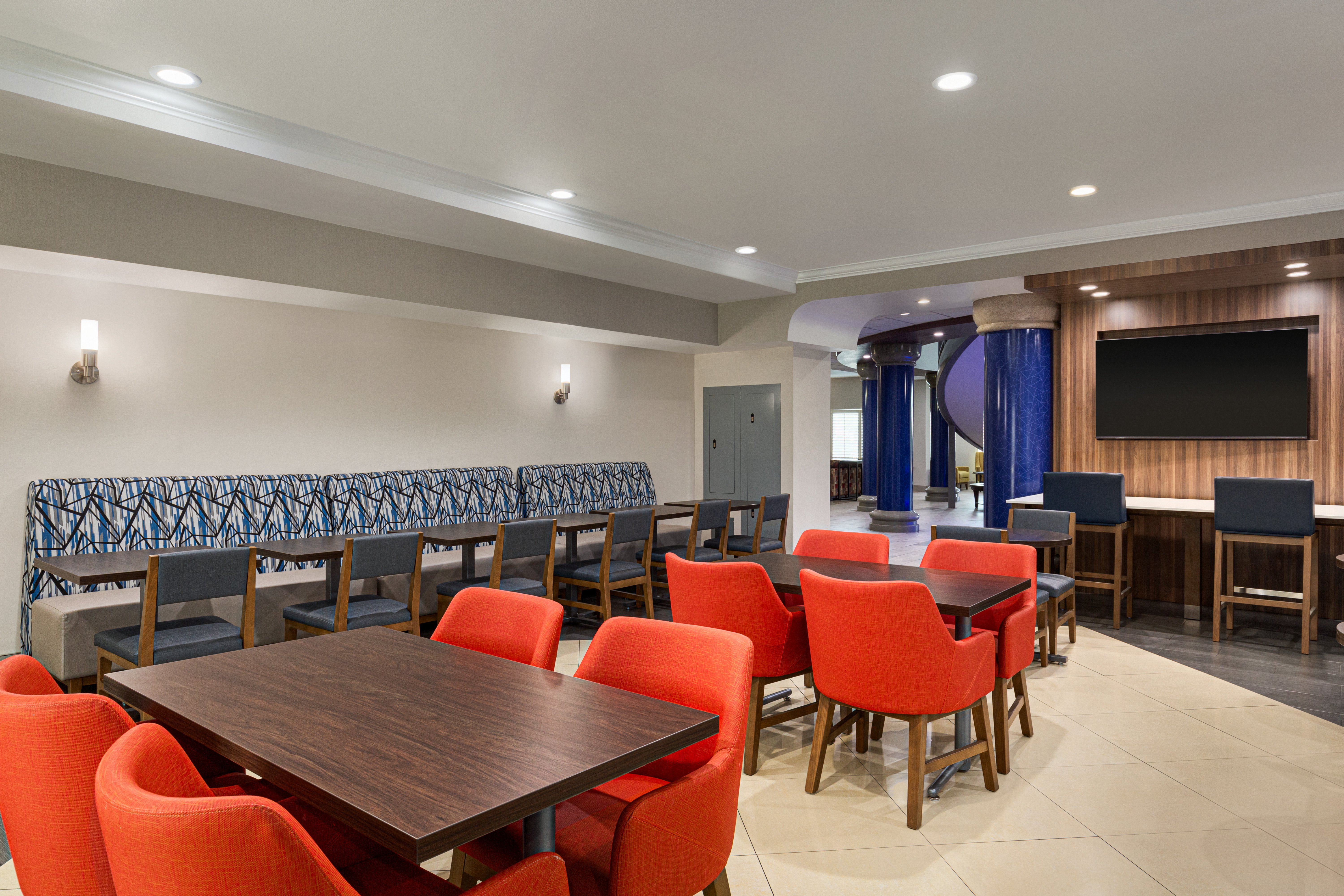 Holiday Inn Express Hotel Suites Bakersfield Central 59/71