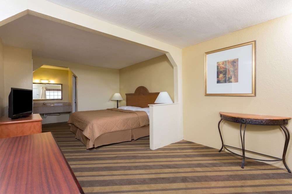 Days Inn & Suites By Wyndham Vicksburg 16/33