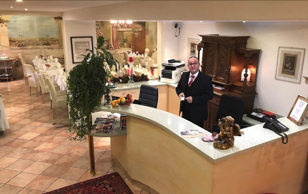 Hotel Alpha 57/68
