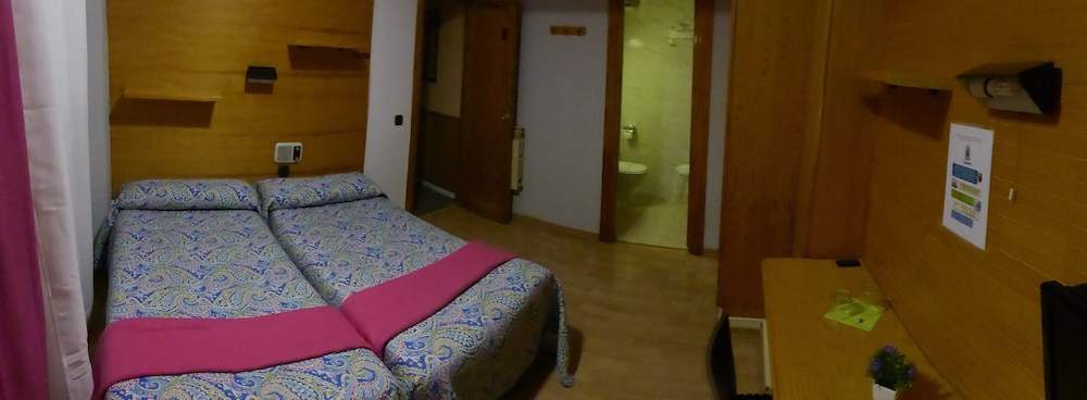 Hostal Rioja Condestable 16/48