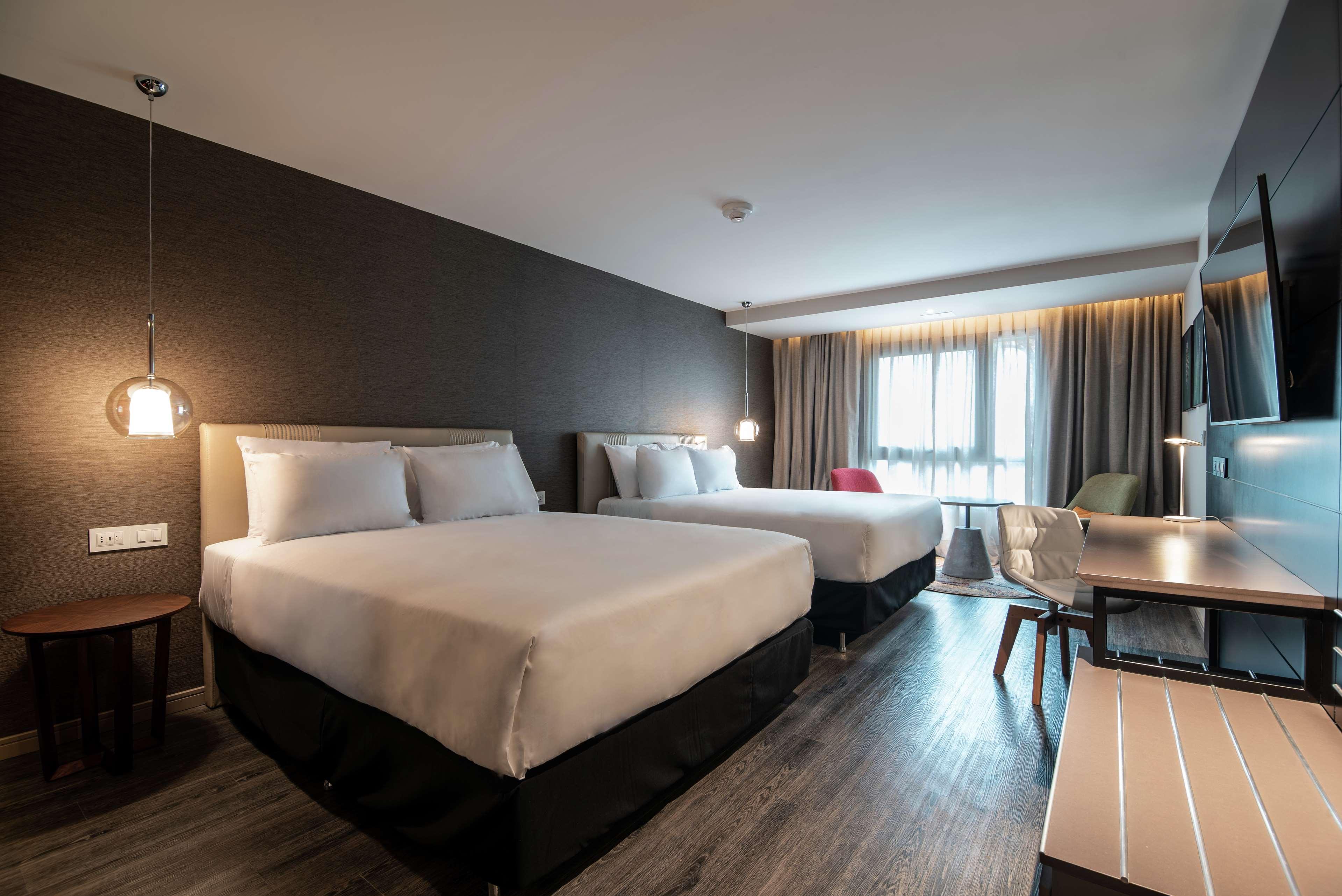 DELUXE, 2 QUEEN BEDS, RIVER VIEW