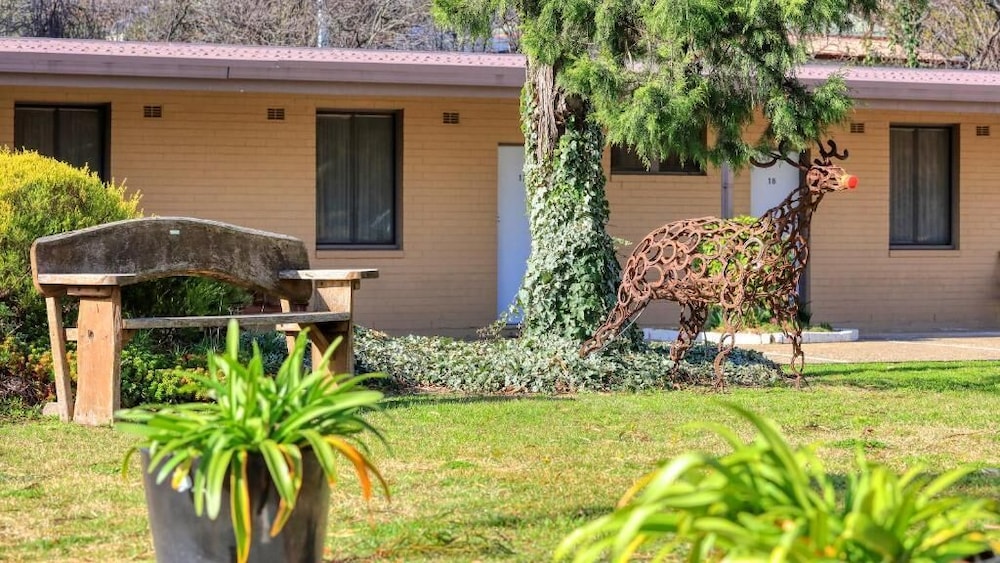 HAMILTON HUME MOTOR INN YASS 16/26
