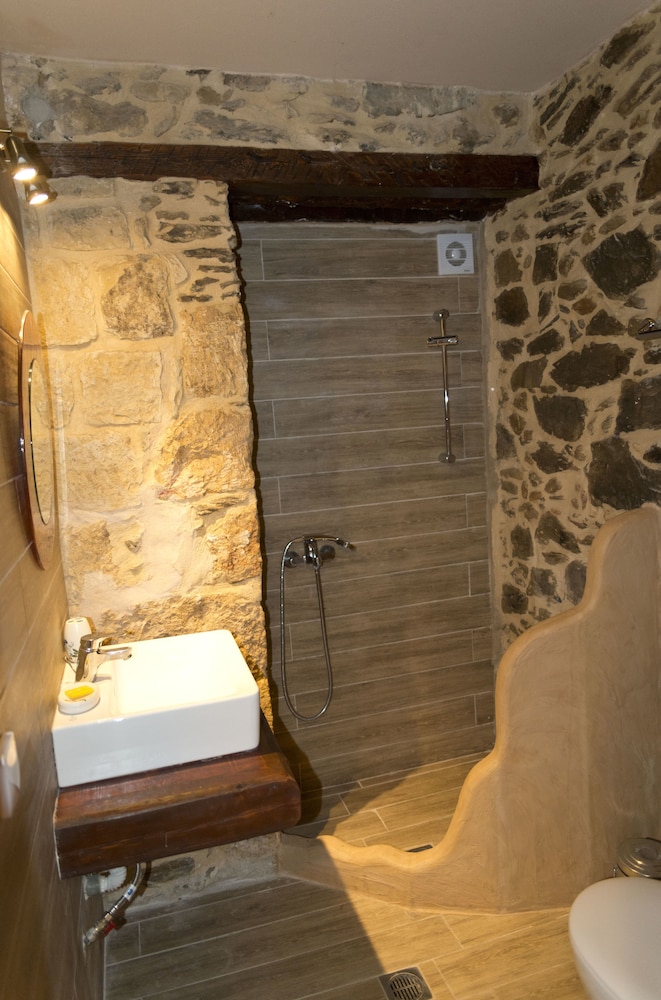 Idili Traditional House 49/50