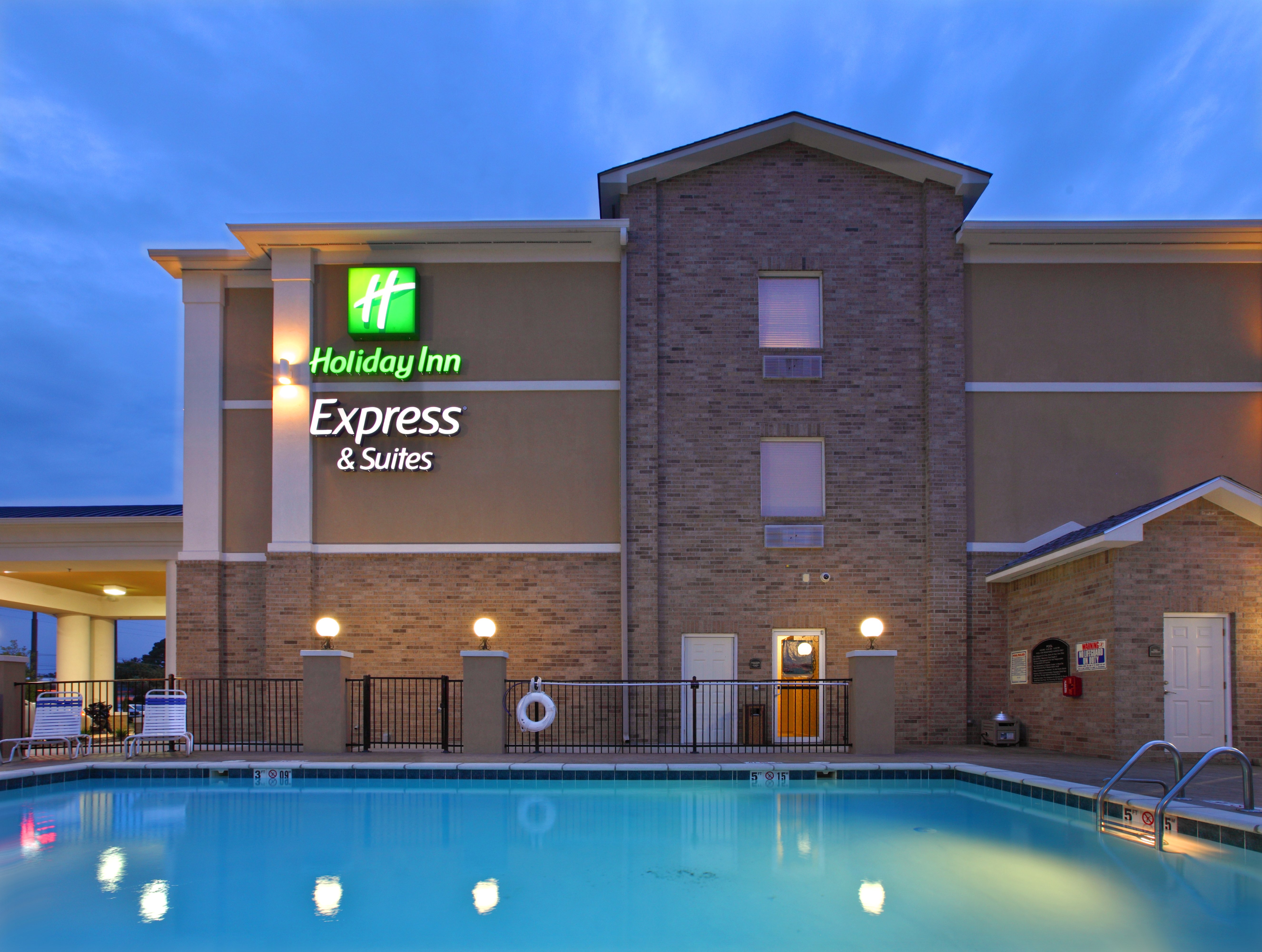 Holiday Inn Express Hotel Suites Clarksville 6/61