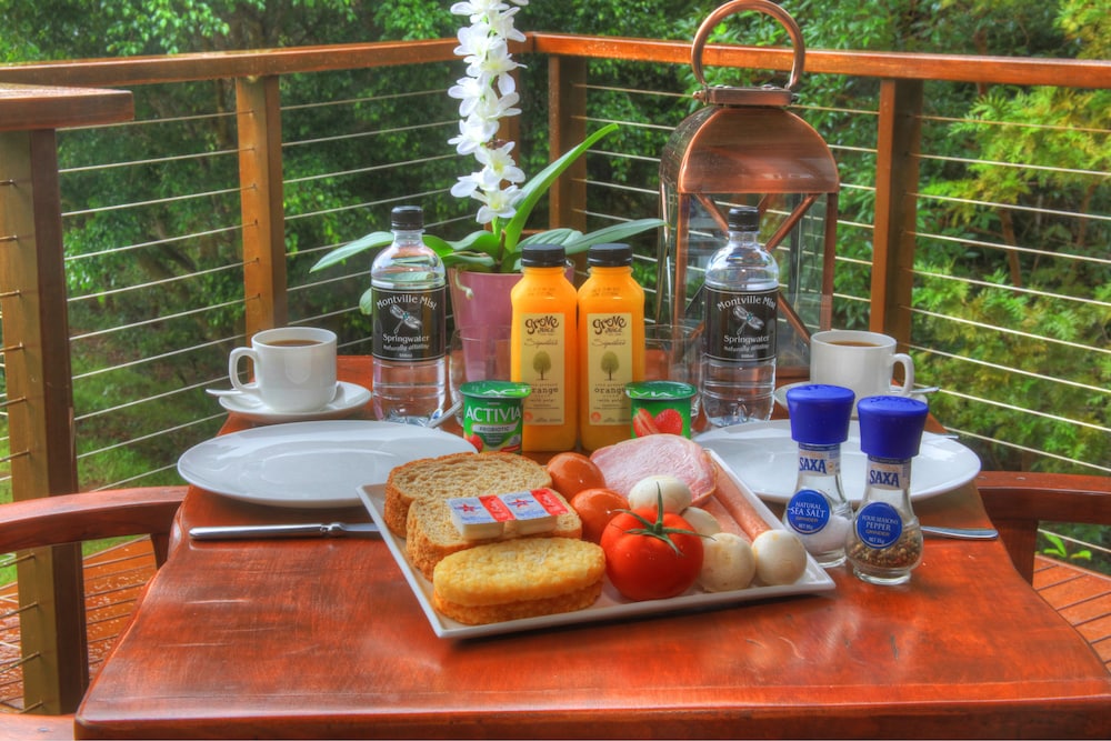 Montville Oceanview Cottages 13/25